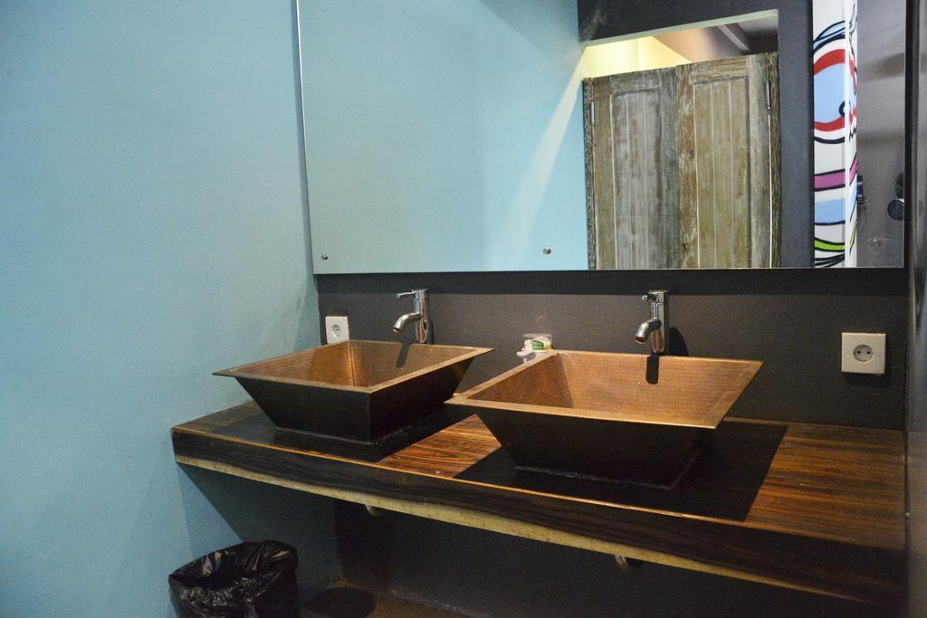 Nau Here Hostel Kuta Lombok Værelse billede