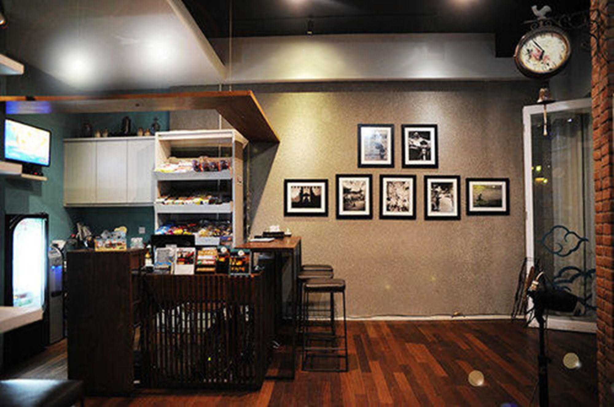 Nau Here Hostel Kuta Lombok Eksteriør billede